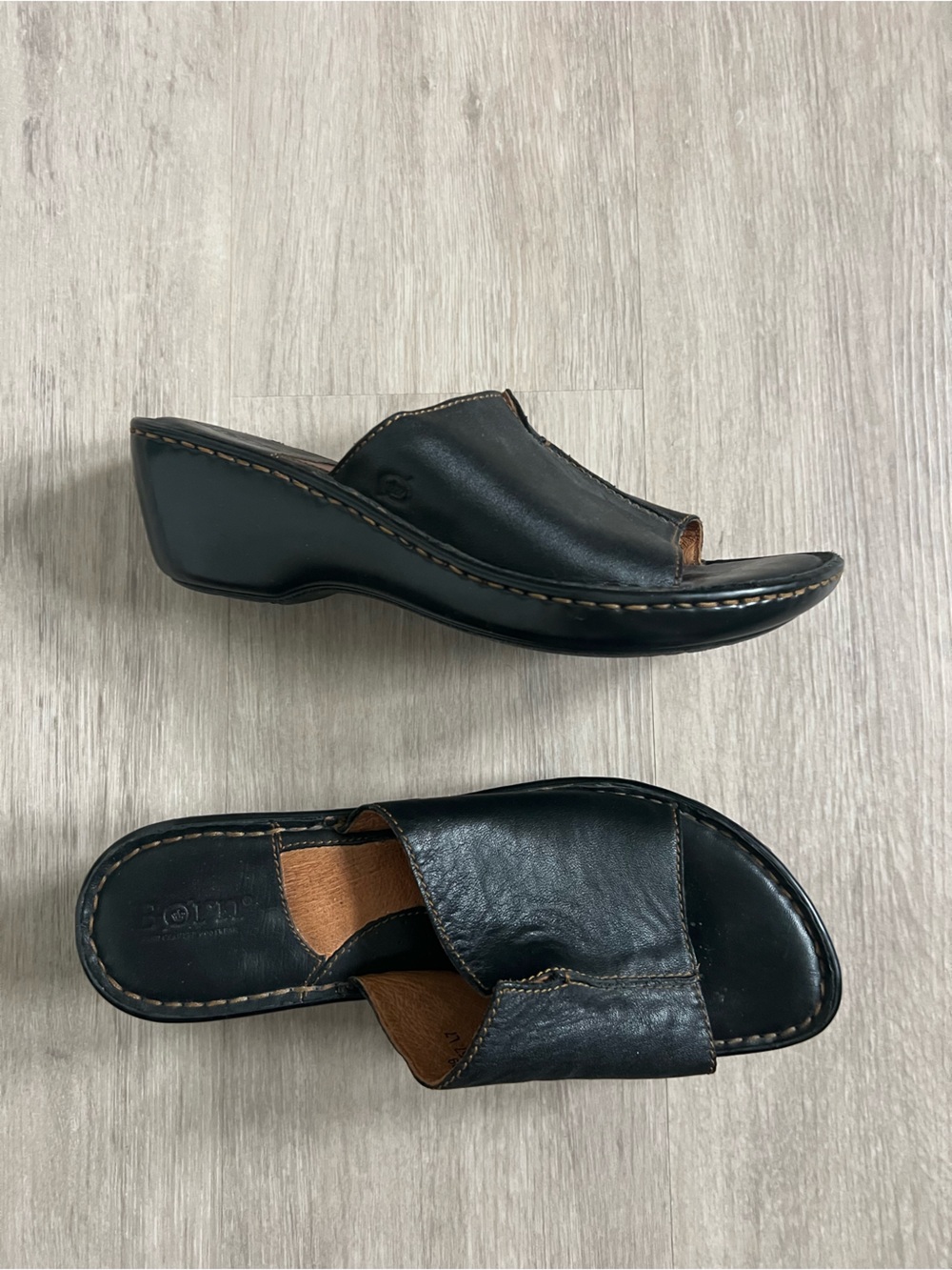 Born Black Leather Slide Mules with heal 8